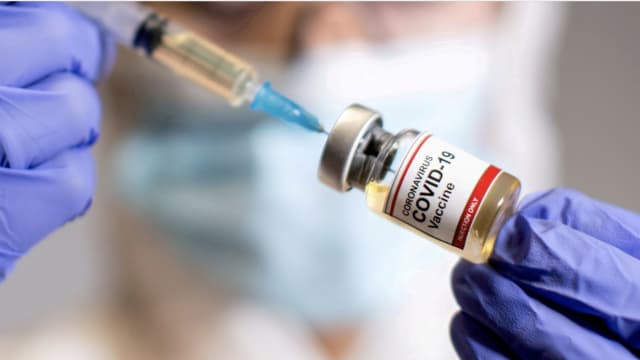贿赂护士要求记录注明已接种第二剂疫苗 35岁男子被控