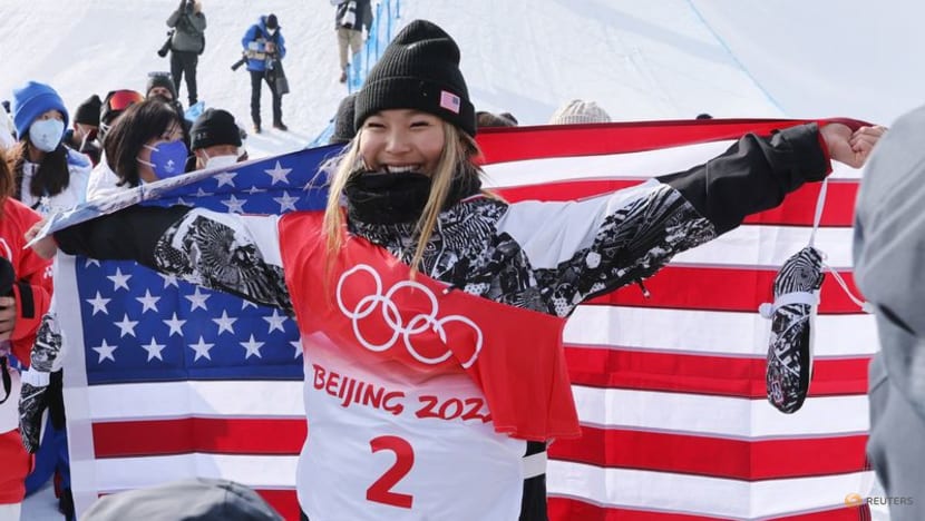 Snowboarding: American 'golden girl' Kim blows away rivals to retain halfpipe title