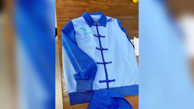山东小学校服被批像寿衣 教育局：只是样式 已被淘汰