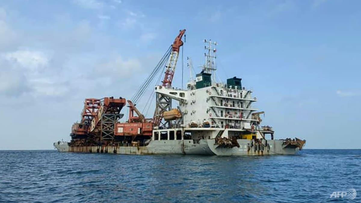 Malaysia searches Chinese ship suspected of looting WWII wrecks Malaysia searches Chinese ship suspected of looting WWII wrecks