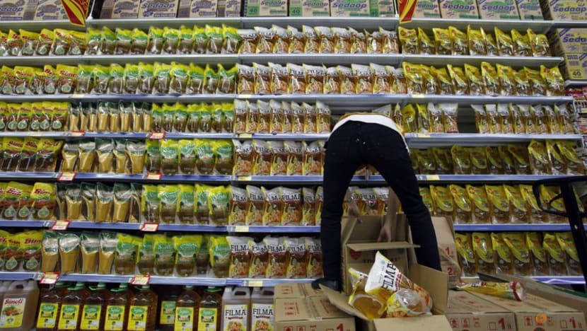 Indonesia to require palm oil export permits Indonesia to require palm oil export permits
