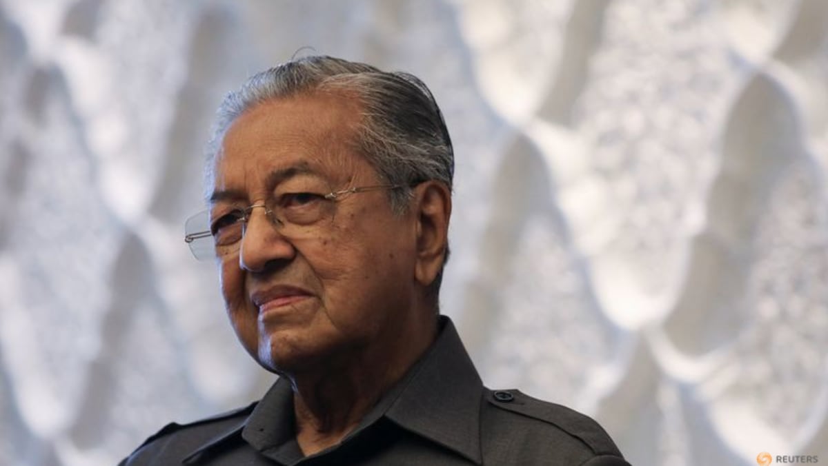 Mantan PM Malaysia Mahathir Mohamad masih menerima perawatan di rumah sakit dan telah berinteraksi dengan keluarga, kata putrinya