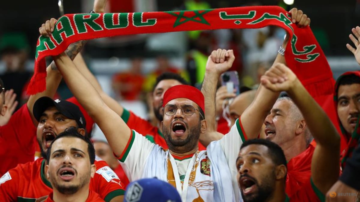 Suporter Maroko mencoba menerobos penjagaan keamanan pada pertandingan Piala Dunia di Spanyol