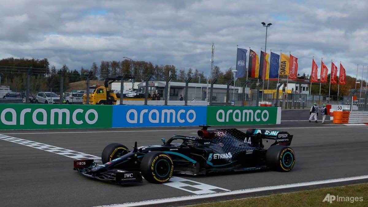 Hamilton memenangkan GP Eifel untuk menyamai rekor kemenangan F1 Schumacher