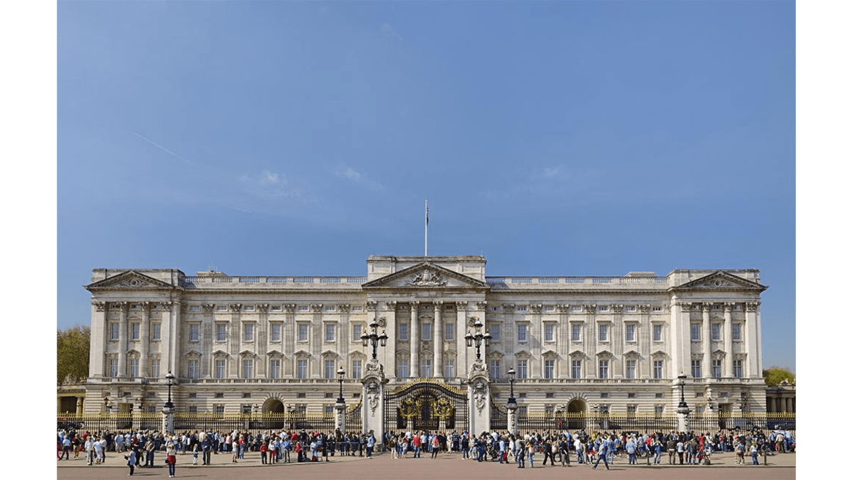 Buckingham Palace renovation causes bidding war 8 Days