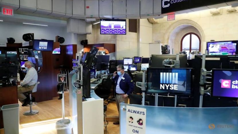 US stocks end volatile session higher but down for the week US stocks end volatile session higher but down for the week