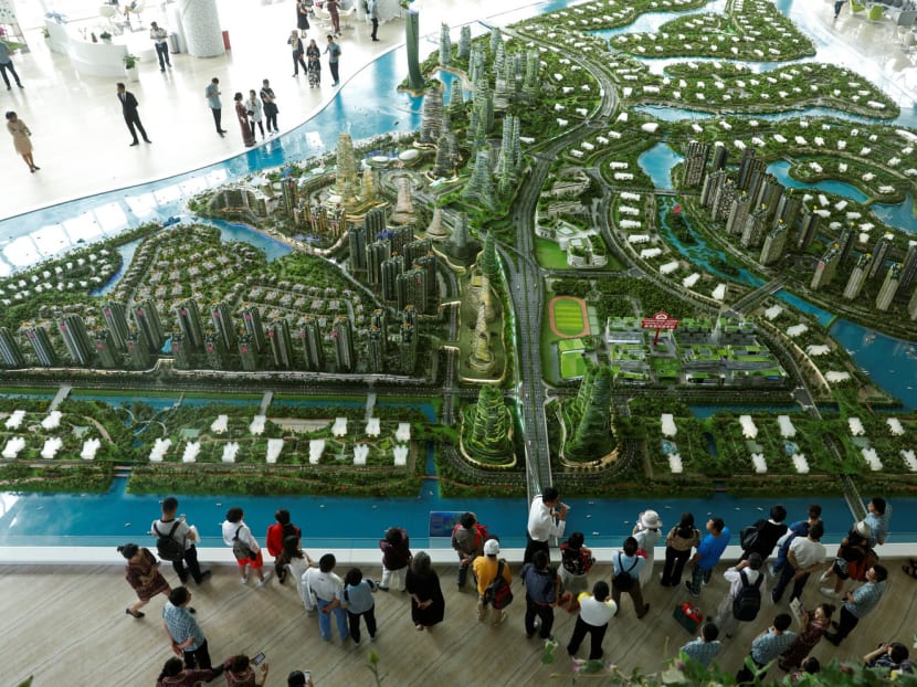 Potential buyers viewing a model of Country Garden’s Forest City in a Johor Baru showroom in February. The project was pushed by an extensive advertising campaign, with advertisements broadcast on state television, placed on billboards at railway stations, and played continually in apartment lifts. Photo: Reuters