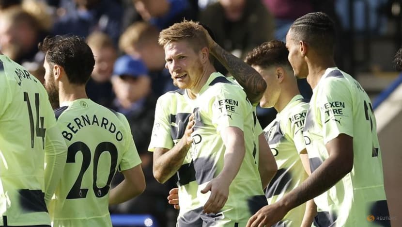 Soccer-De Bruyne puts Manchester City top, Liverpool suffer shock defeat Soccer-De Bruyne puts Manchester City top, Liverpool suffer shock defeat