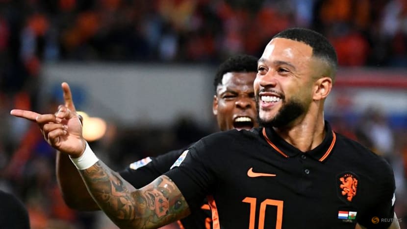 Depay fit for World Cup but might not start Netherlands’ opening game 