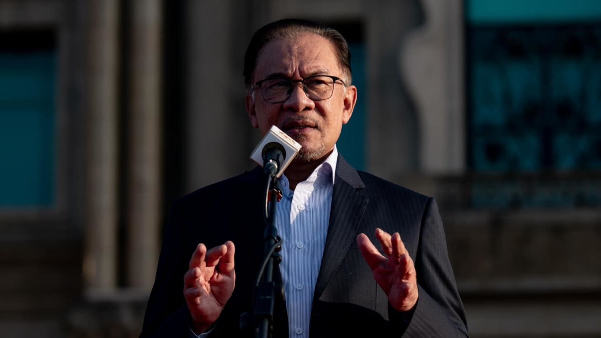 Setelah 100 hari menjabat, Perdana Menteri Anwar melangkah dengan hati-hati di bidang ekonomi dan politik