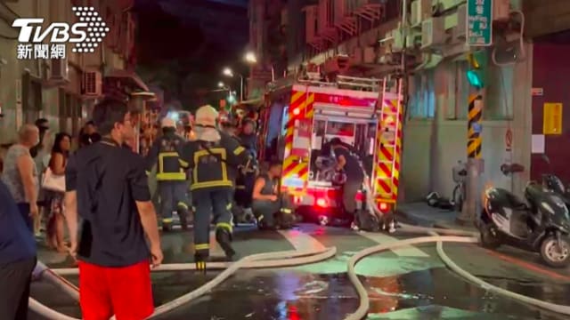 台北一大楼失火 导致一人丧命