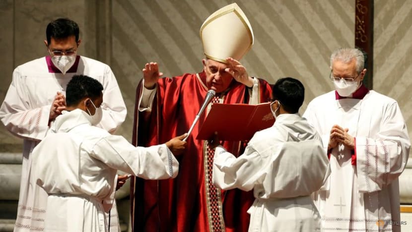 Ukraine war overshadows pope's Good Friday services Ukraine war overshadows pope's Good Friday services