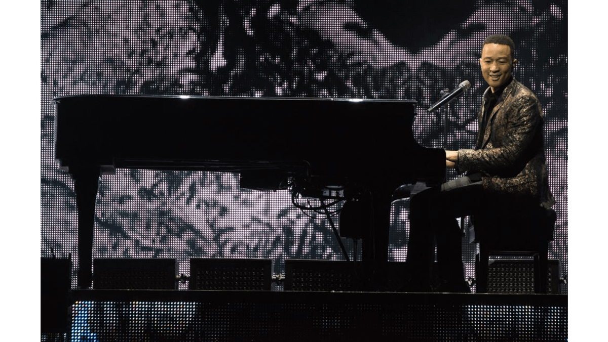 John Legend describes Jesus as a 'revolutionary' 8days