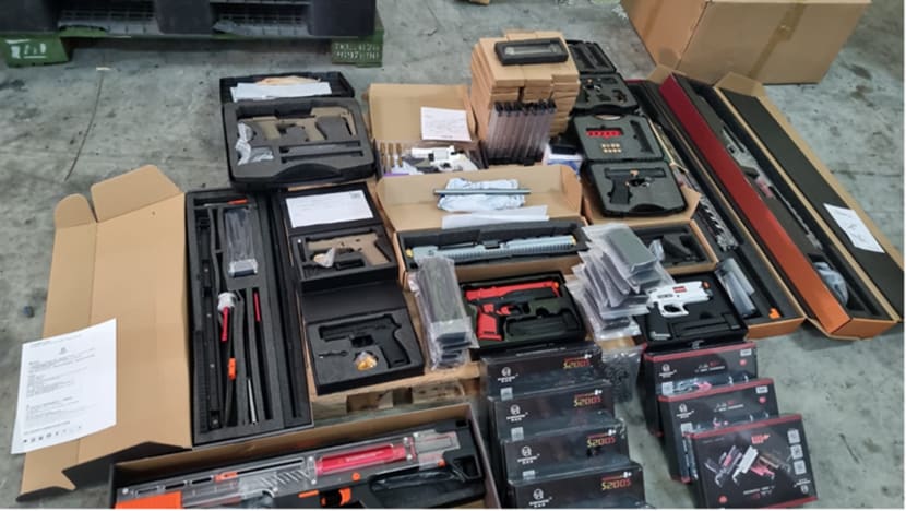 Man arrested for allegedly importing 20 replica guns, 54 magazines