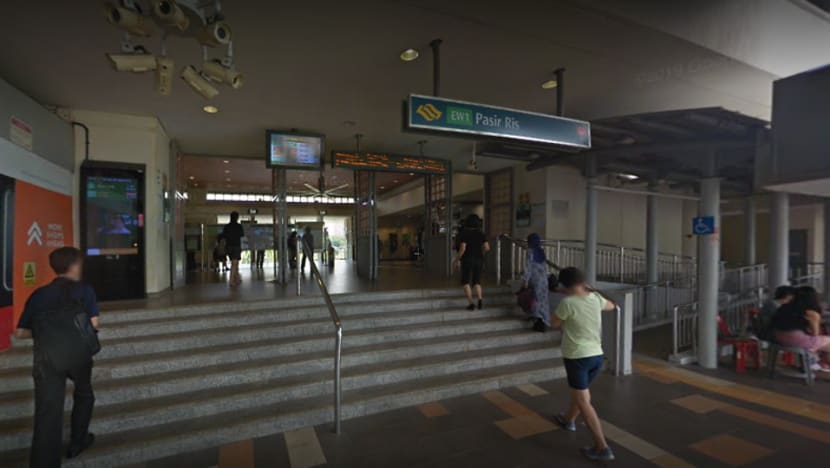 SMRT employee stole cash at Pasir Ris station for his wedding, gets jail SMRT employee stole cash at Pasir Ris station for his wedding, gets jail