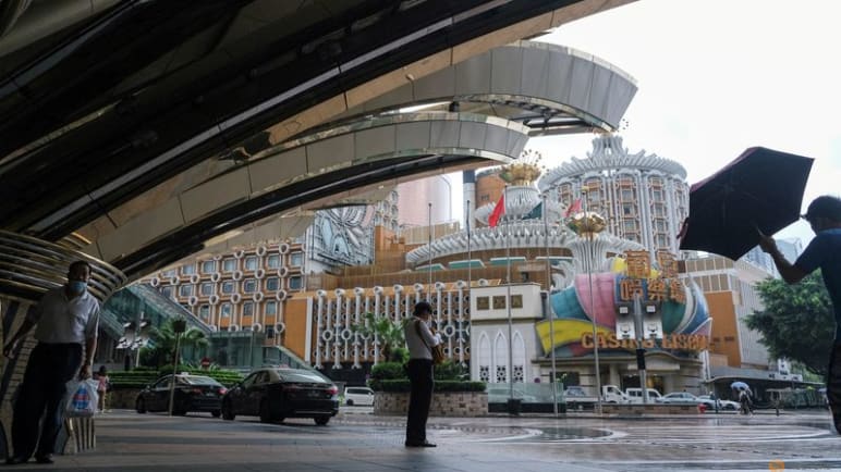 Macao shuts popular shopping mall in race to contain COVID-19 outbreak