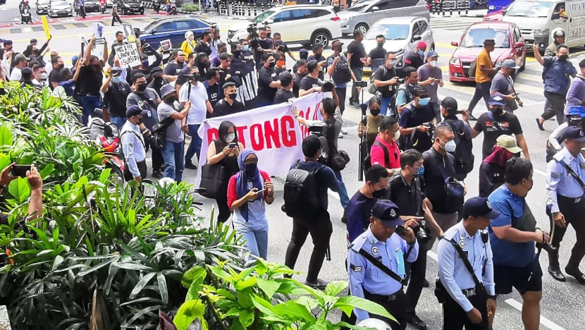 Parti pembangkang M'sia, kumpulan siswazah tunjuk perasaan terhadap inflasi, kos sara hidup Parti pembangkang M'sia, kumpulan siswazah tunjuk perasaan terhadap inflasi, kos sara hidup