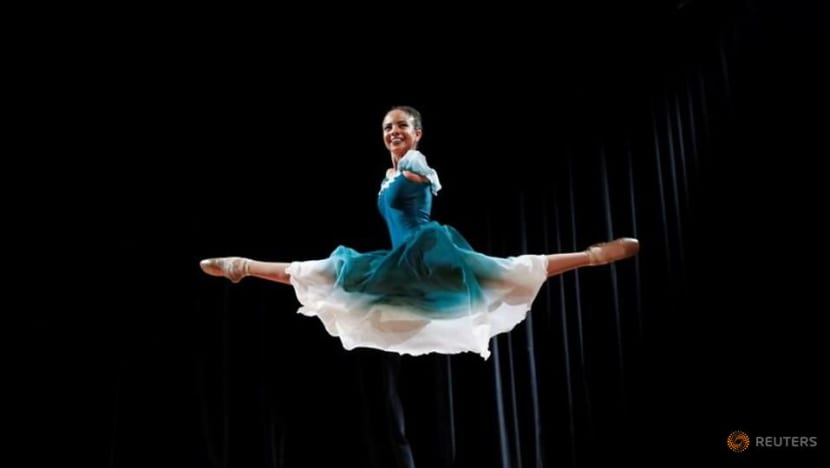 Brazilian ballerina born without arms soars with her attitude Brazilian ballerina born without arms soars with her attitude