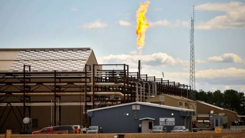 Oil on track for fifth weekly gain on strong demand Oil on track for fifth weekly gain on strong demand