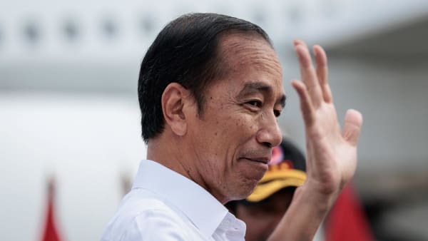 Indonesia's Jokowi orders officials to stop developing new mobile apps, integrate 27,000 existing ones instead