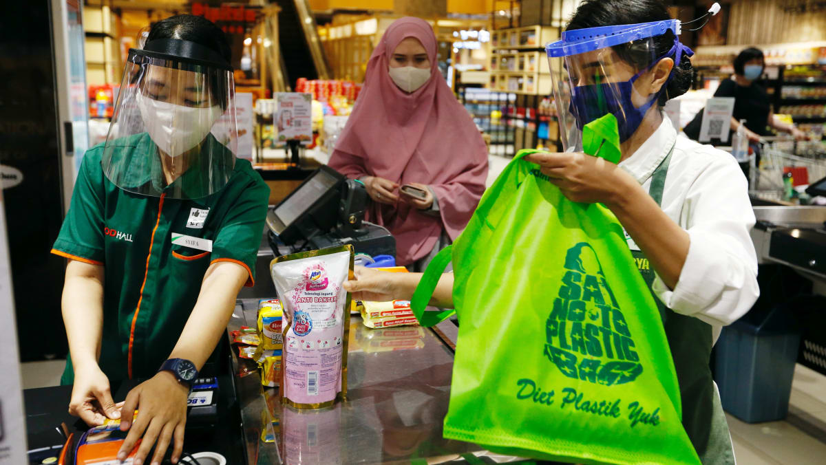 3 reasons why banning plastic bags is problematic TODAY