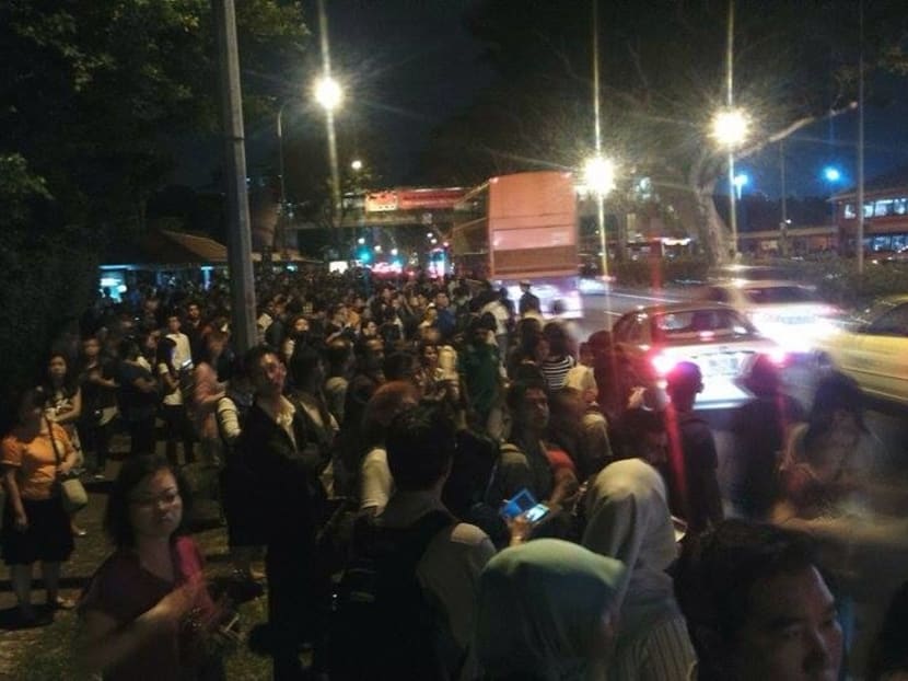 MRT breakdown: North-South, East-West lines down for hours MRT breakdown: North-South, East-West lines down for hours