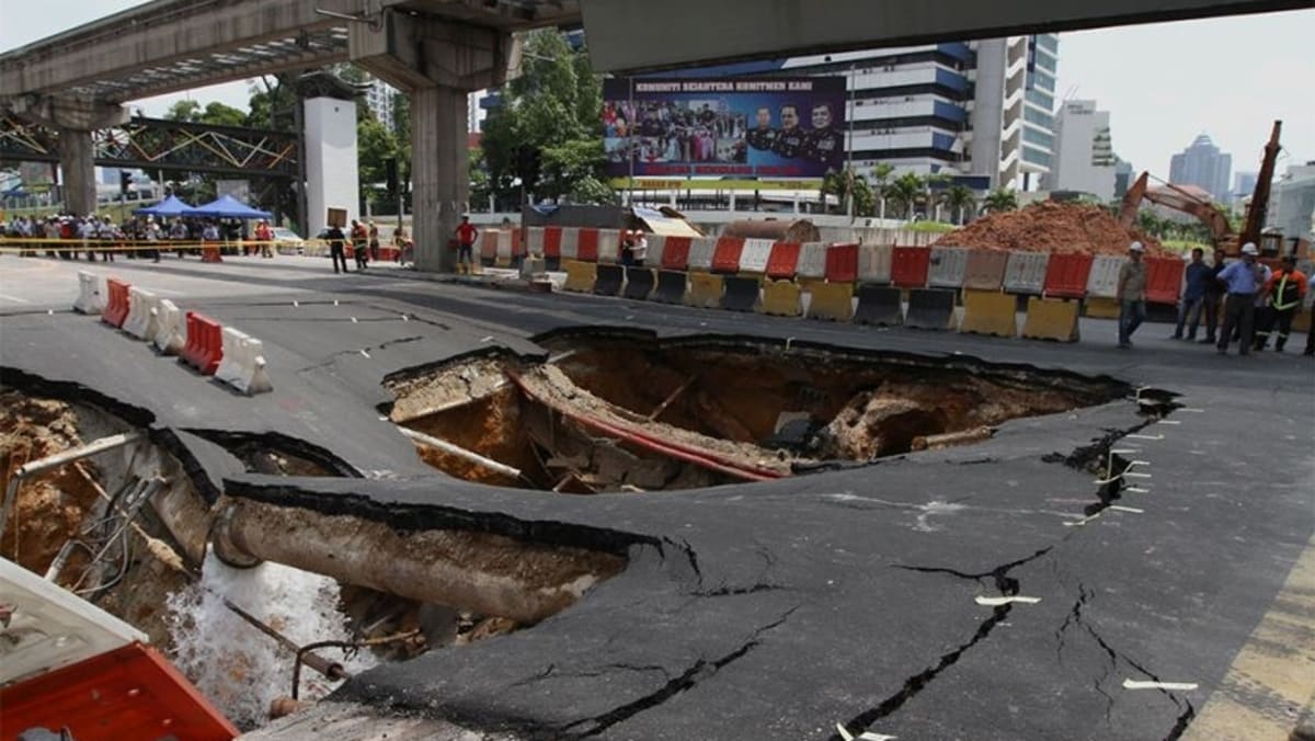 Underground tunnel collapse causes sinkhole in KL TODAY