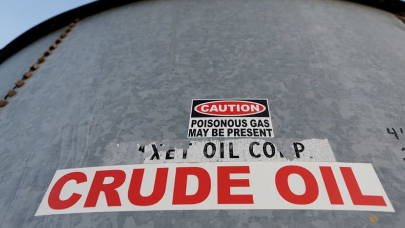 Oil slips ahead of US jobs report