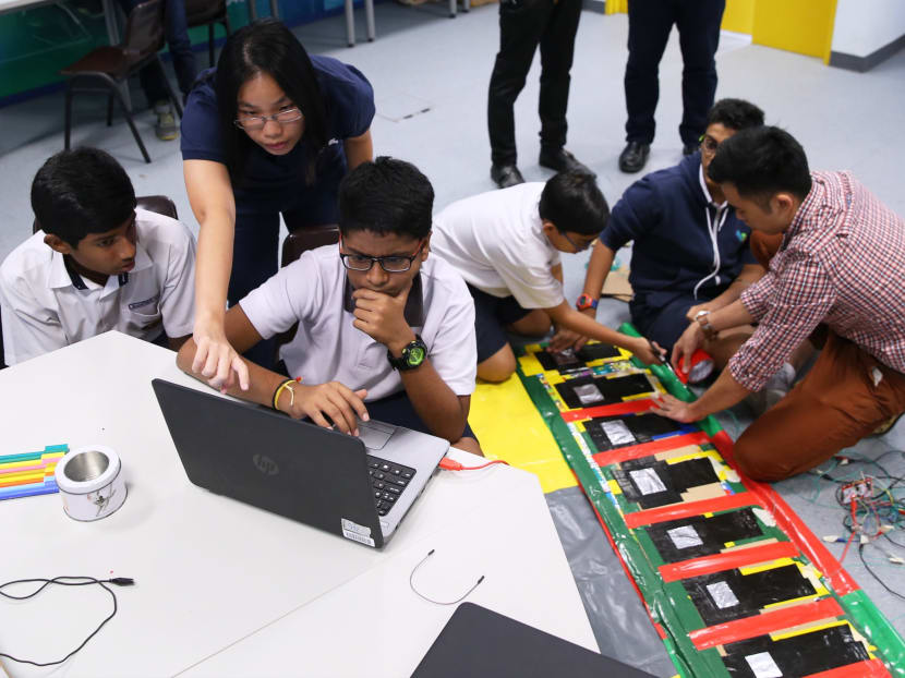 S’pore students top in science, maths and reading in Pisa test S’pore students top in science, maths and reading in Pisa test