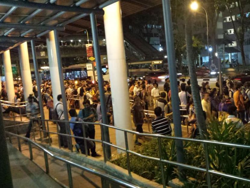 MRT breakdown: North-South, East-West lines down for hours MRT breakdown: North-South, East-West lines down for hours