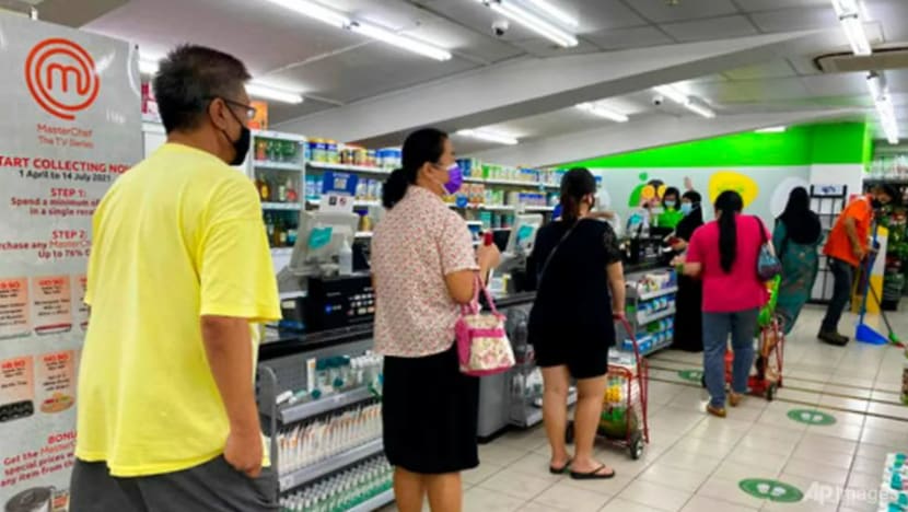 Pemeriksaan guna SafeEntry diperkenalkan semula di semua pasar raya mulai 21 Jul: MOH