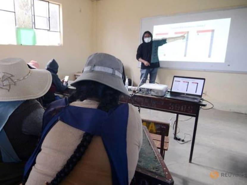 Bolivian parents go back to class to help their kids study online Bolivian parents go back to class to help their kids study online