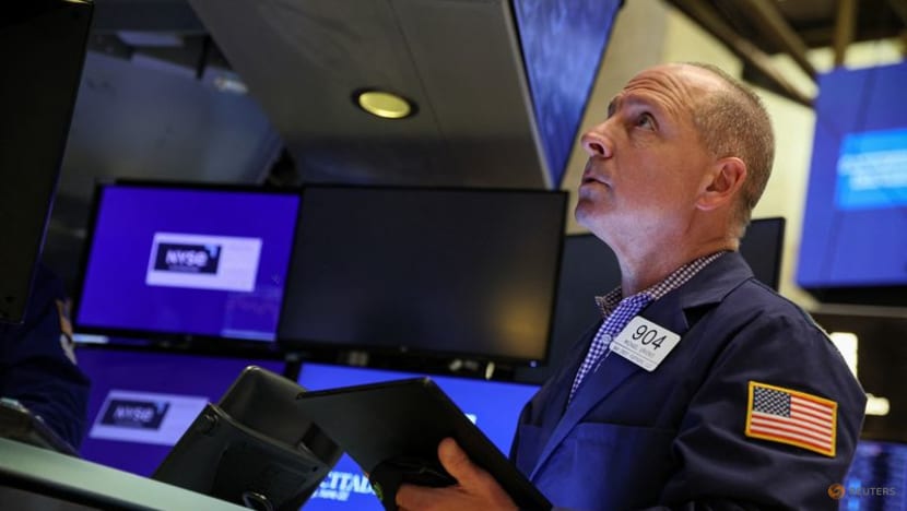 Stocks gain sharply for day and week, while copper falls further Stocks gain sharply for day and week, while copper falls further