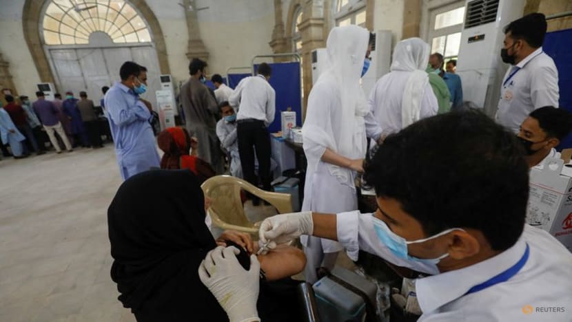 Pakistan confirms first case of Omicron COVID-19 variant Pakistan confirms first case of Omicron COVID-19 variant