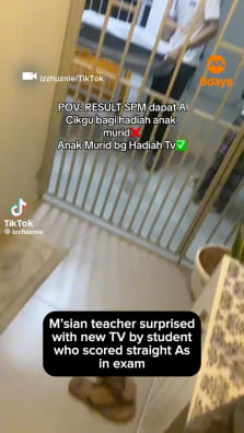 The teacher often opens his home to students to study and even allows them to spend the night.

To read the full story, click the link in our bio.

https://www.8days.sg/entertainment/asian/msian-teacher-surprised-new-tv-student-who-scored-straight-exams-831091

📹 izzhuznie/TikTok