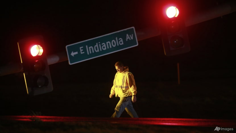 6 dead as large tornado roars through central Iowa 6 dead as large tornado roars through central Iowa