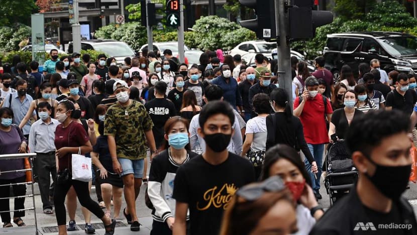 Singapore’s population declines to 5.69 million, with fewer foreigners Singapore’s population declines to 5.69 million, with fewer foreigners