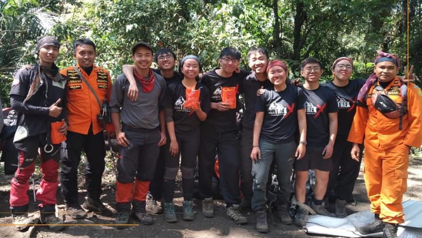 7 Singaporean hikers rescued from Indonesia’s Mount Raung after forest fires 7 Singaporean hikers rescued from Indonesia’s Mount Raung after forest fires