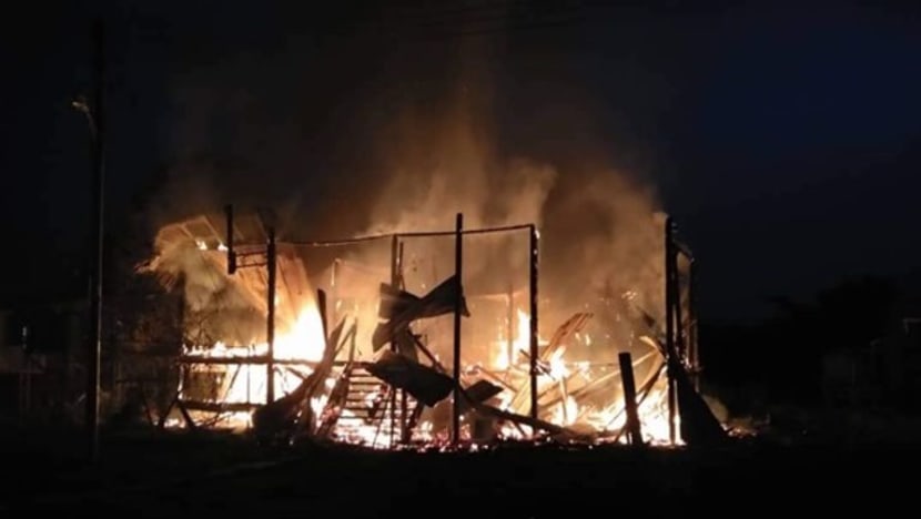 Seorang rentung, dua melecur kuarters guru di Mulu terbakar