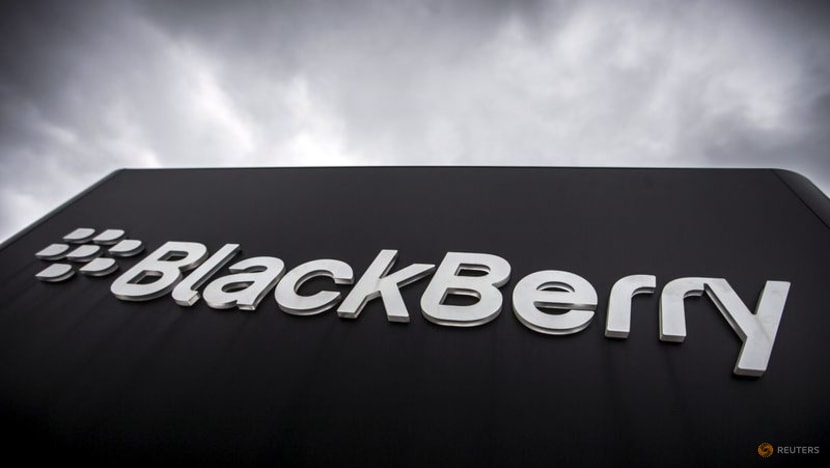 BlackBerry signs up to $900 million patent deal after sale to Catapult collapses