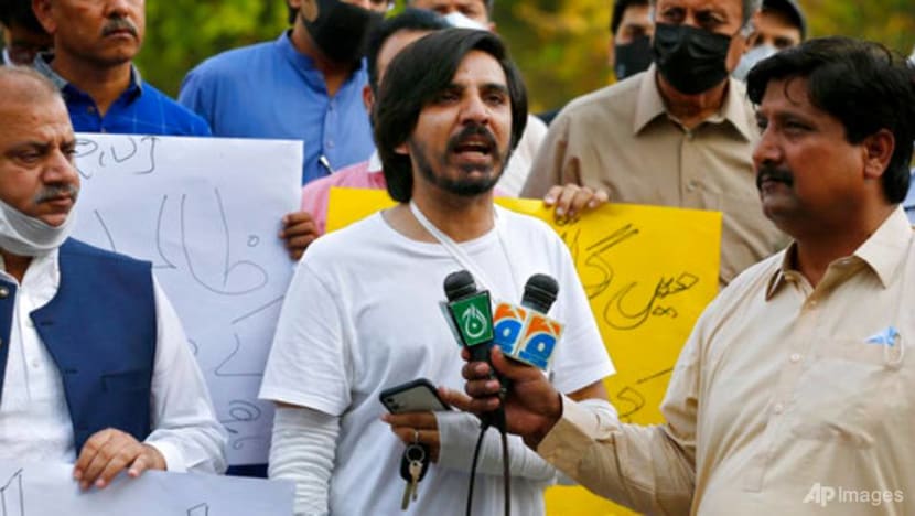 Pakistani journalist summoned on allegation he defamed army Pakistani journalist summoned on allegation he defamed army