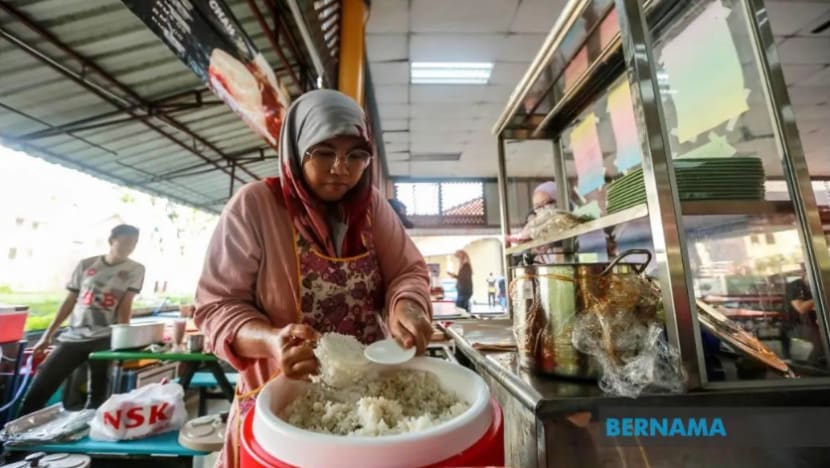 'Kak Chah' tawar nasi lemak percuma kepada siswa Johor Bahru