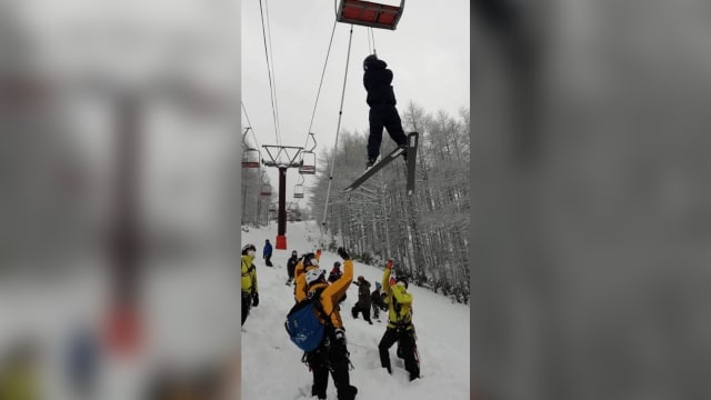 树倒导致日本滑雪场停电　310名缆车乘客悬吊半空