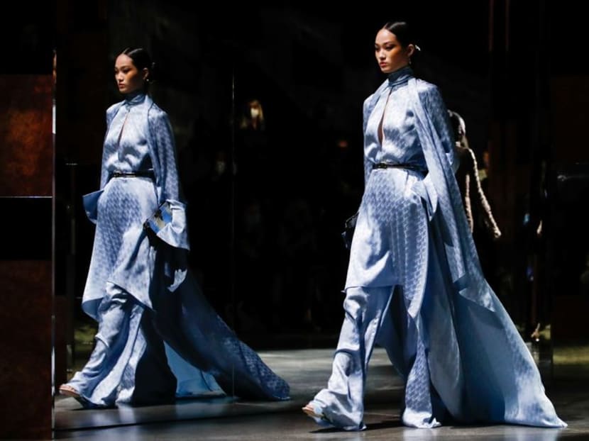 Fendi opens Milan Fashion Week with disco glam Fendi opens Milan Fashion Week with disco glam