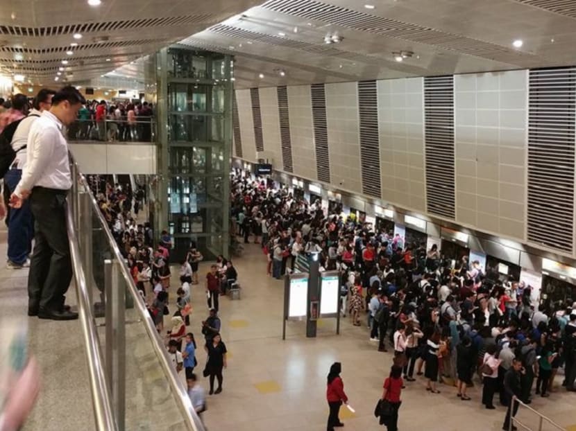 The crowd at an MRT station on Aug 31, 2016. Photo via Facebook user Ranny Loyola