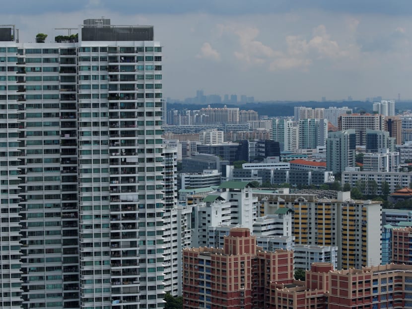 A view of private residential apartments and public housing estates (R) in Singapore June 13, 2016. Photo: Reuters