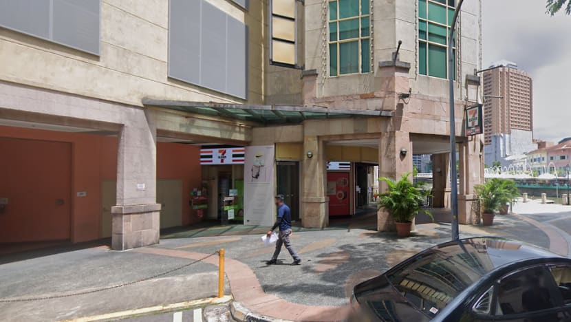 4 arrested after Clarke Quay fight; police say claims of officers using excessive force are untrue 4 arrested after Clarke Quay fight; police say claims of officers using excessive force are untrue