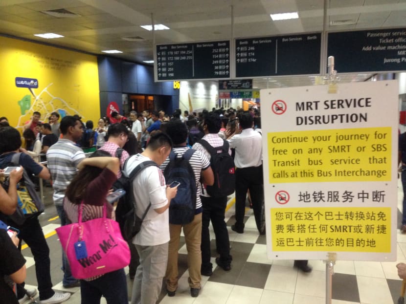 MRT breakdown: North-South, East-West lines down for hours MRT breakdown: North-South, East-West lines down for hours