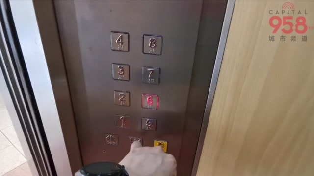 【958城市线人】 组屋电梯时常检查维修  居民无奈爬楼梯
