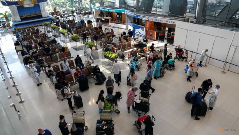 Thai chamber of commerce sees 600,000 foreign tourists in Nov-Dec Thai chamber of commerce sees 600,000 foreign tourists in Nov-Dec